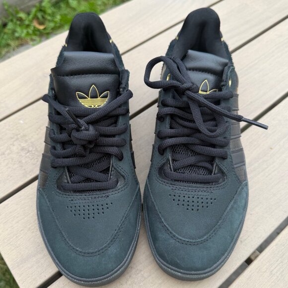 Adidas Tyshawn Low – Rare Black Suede with Gold Details – Size US 8.5 | New With - Picture 5 of 12